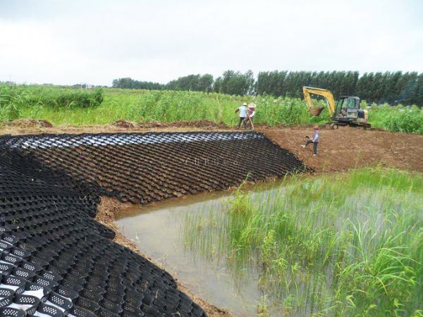 土工格室施工現(xiàn)場