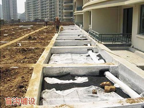 盲溝鋪設現(xiàn)場